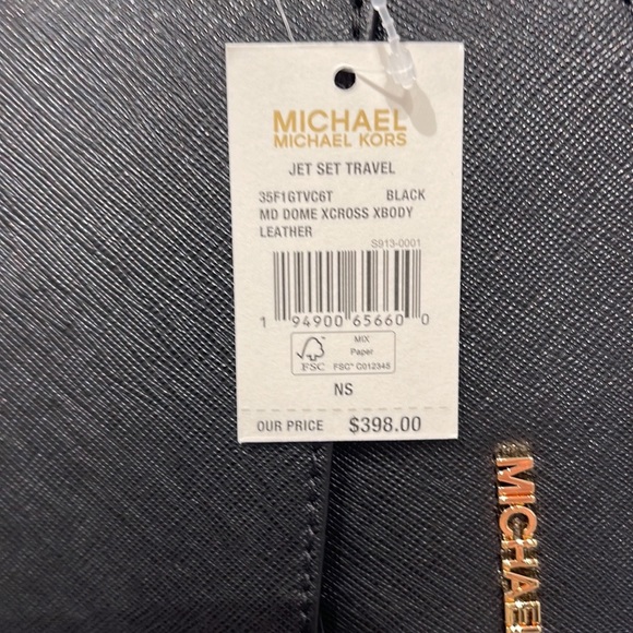 MICHAEL KORS
Jet Set Travel Medium Dome Crossbody Bag
Black - Picture 9 of 16